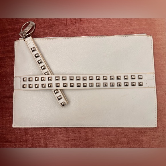 Carlos Santana White Clutch with Wristlet. - Picture 3 of 4